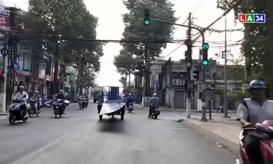 Người dân bức xúc vì &#8220;máy chém di động&#8221; nghênh ngang trên phố