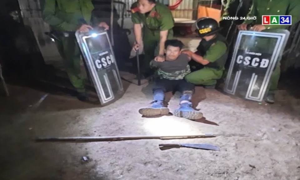 Nghẹt thở giải cứu cháu bé bị chú ruột khống chế suốt 9 giờ