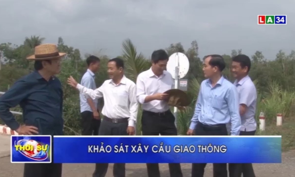 Nguyên Chủ tịch nước Trương Tấn Sang khảo sát cầu giao thông ở TX Kiến Tường