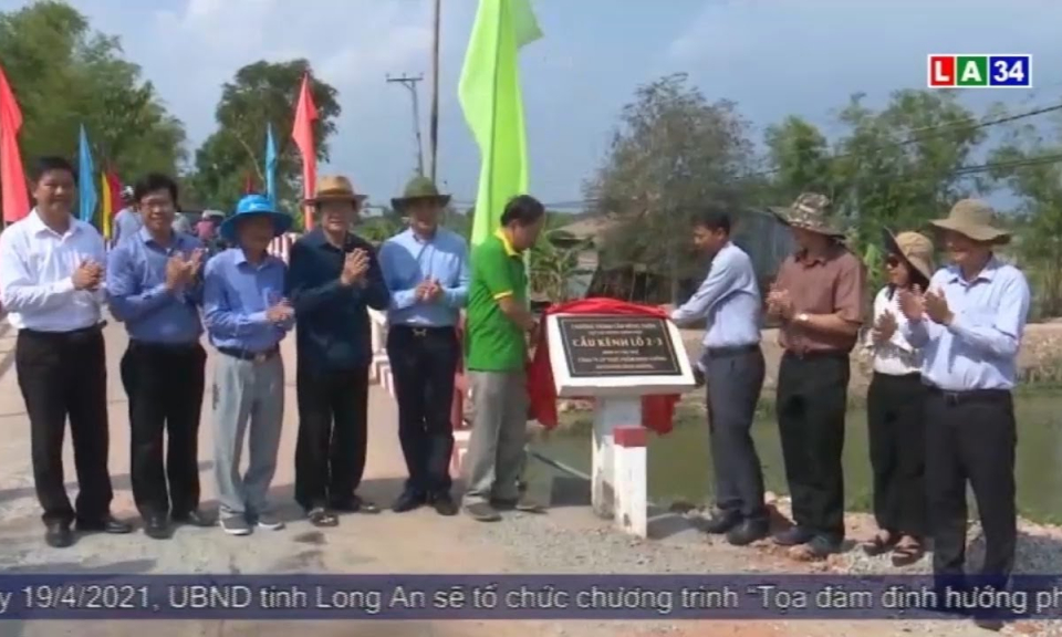 Nguyên Chủ tịch nước Trương Tấn Sang dự lễ khánh thành cầu nông thôn tại huyện Vĩnh Hưng