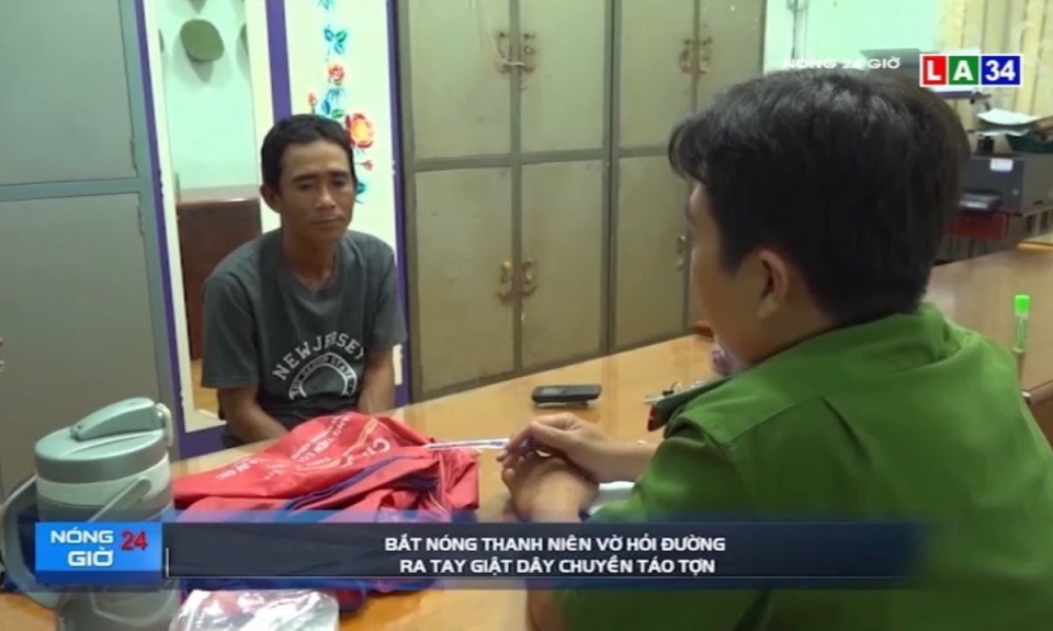 Bắt nóng thanh niên vờ hỏi đường ra tay giật dây chuyền táo tợn