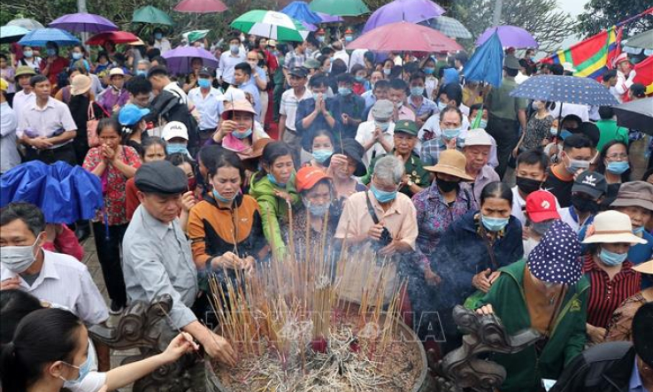 Trên 60.000 lượt khách thập phương về tri ân công đức Vua Hùng