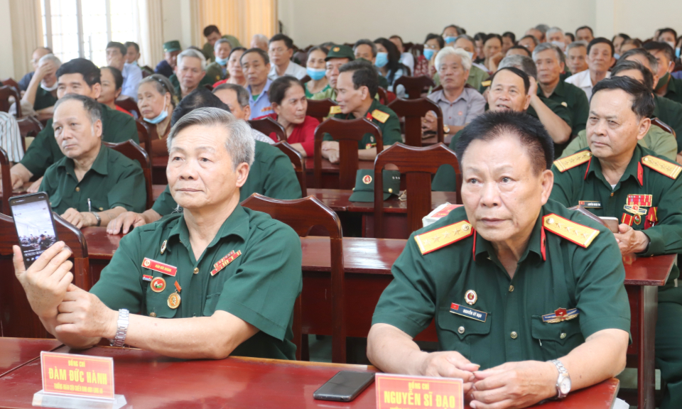 Đoàn cựu chiến binh các tỉnh phía Bắc về thăm lại chiến trường xưa
