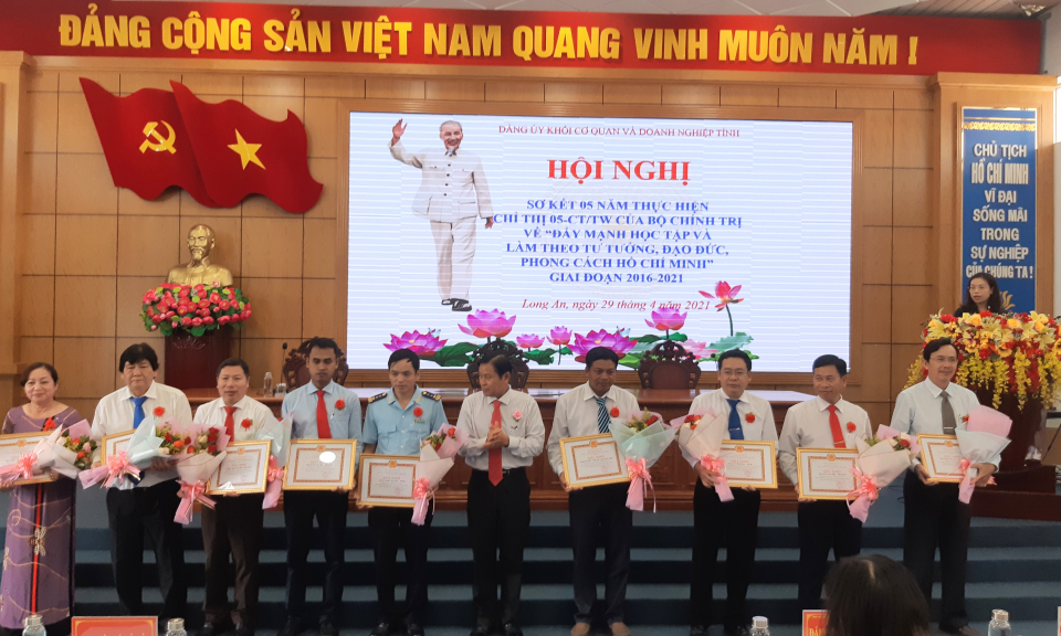Đảng ủy Khối Cơ quan và Doanh nghiệp tỉnh sơ kết 5 năm thực hiện Chỉ thị số 05