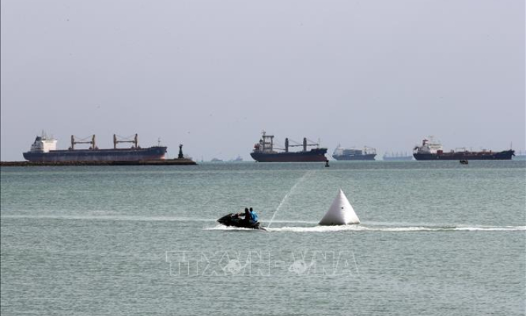 Vụ tàu mắc kẹt ở kênh đào Suez: Hàng trăm tàu lưu thông trở lại