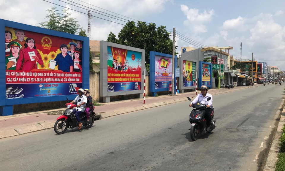 Bến Lức: Tăng cường tuyên truyền, cổ động trực quan về bầu cử ở cơ sở