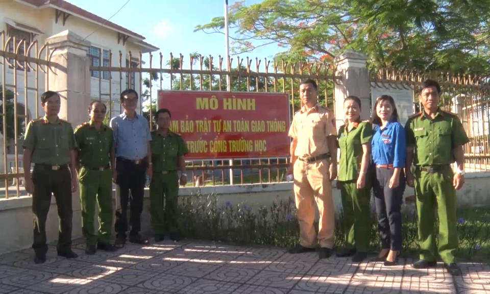 Đức Hòa: Sơ kết mô hình“Đảm bảo trật tự an toàn giao thông trước cổng trường học&#8221;