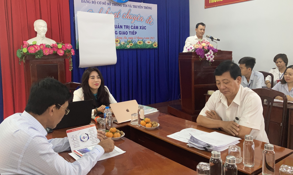 Đảng bộ Sở Thông tin và Truyền thông sinh hoạt chuyên đề: Kỹ năng và Nghệ thuật quản trị cảm xúc.