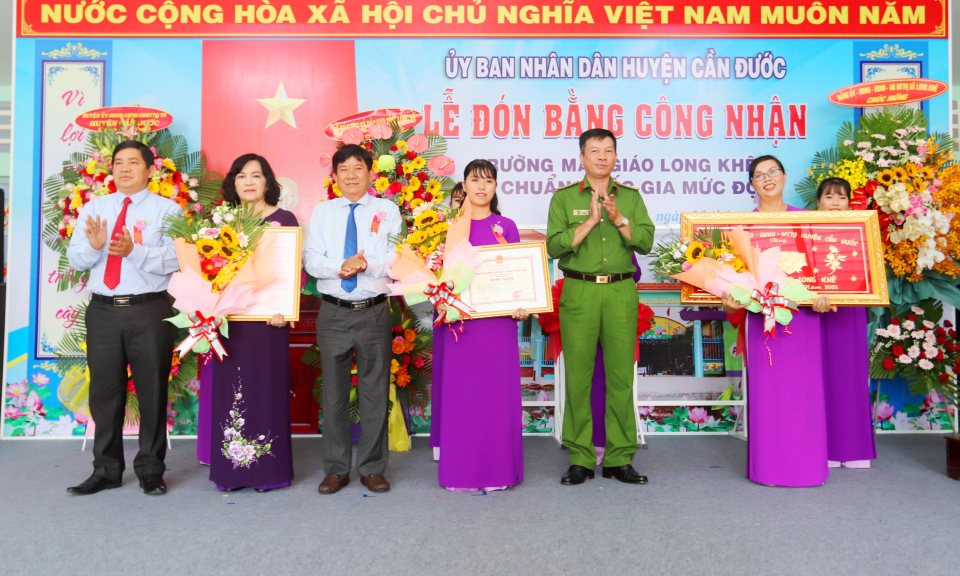 Cần Đước: Trường Mẫu giáo Long Khê công nhận trường đạt chuẩn quốc gia
