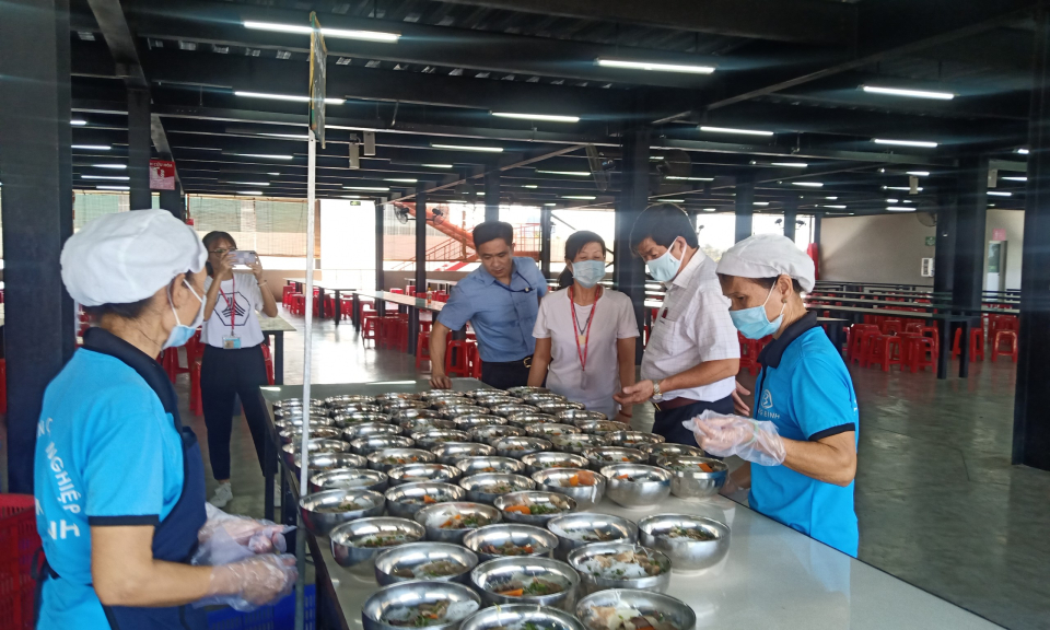 Lãnh đạo huyện Bến Lức đến thăm Công ty TNHH Din Sen Việt Nam – Chi nhánh Long An