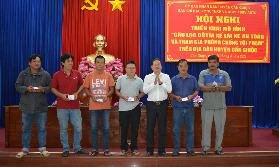 Cần Giuộc: Triển khai mô hình “Câu lạc bộ tài xế lái xe an toàn và tham gia phòng, chống tội phạm”