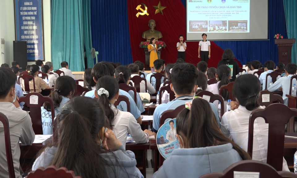 TX Kiến Tường: Hội thảo hướng nghiệp và triển khai xuất khẩu lao động-du học