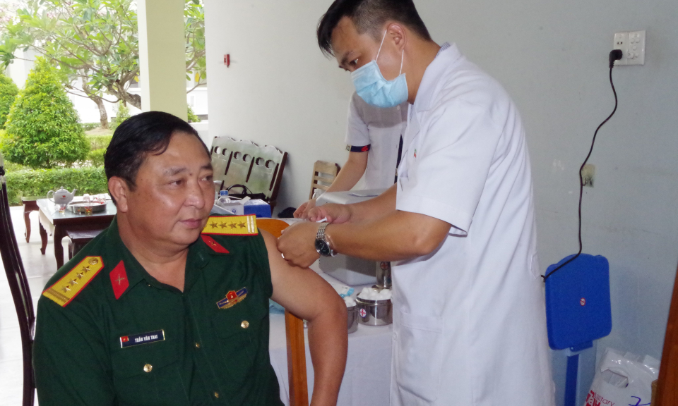 Tiêm vaccine ngừa Covid-19 cho cán bộ, chiến sĩ lực lượng vũ trang tỉnh Long An