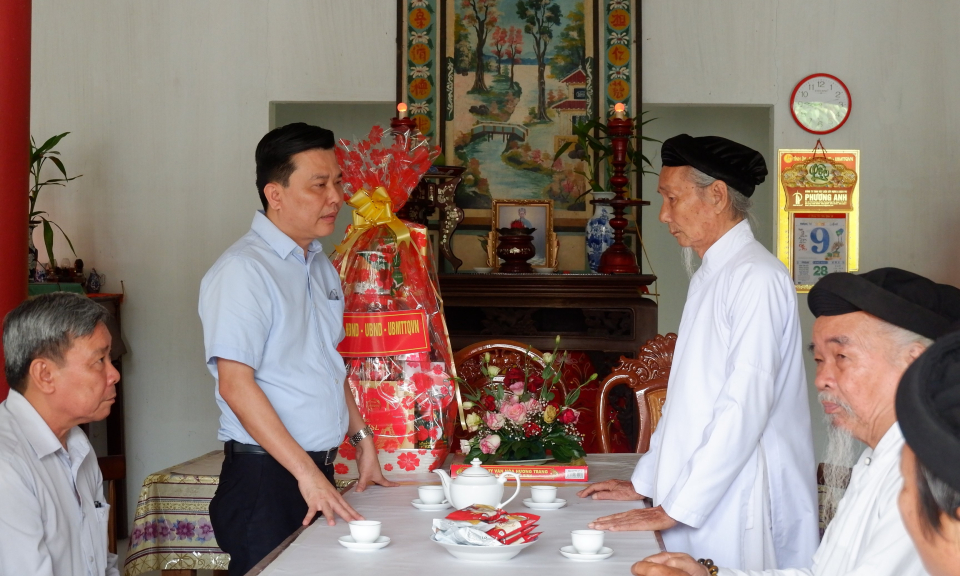 Lãnh đạo tỉnh thăm Ban đại diện Hội thánh Cao đài Ban chỉnh đạo tỉnh Long An