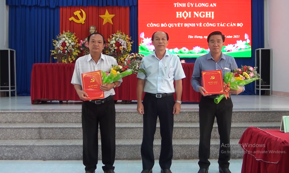 Tân Hưng: Tỉnh ủy Long An công bố các quyết định về công tác cán bộ