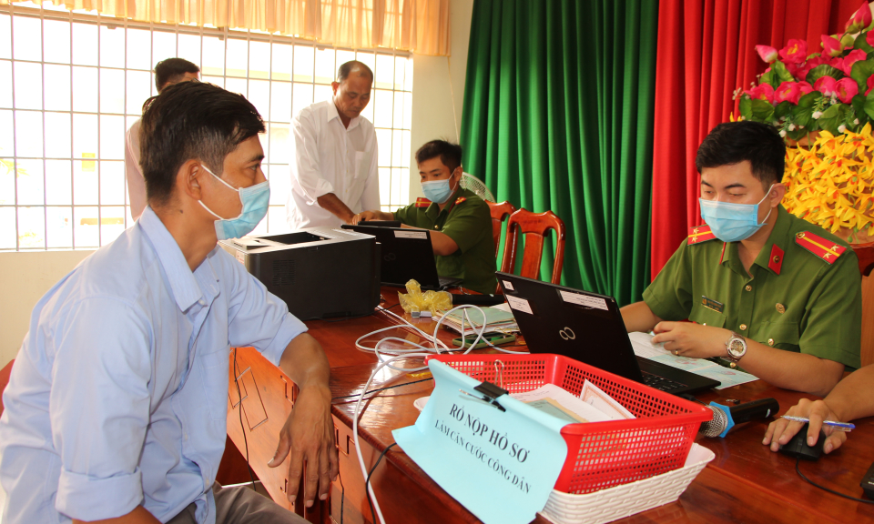Thủ Thừa đẩy nhanh tiến độ cấp Thẻ căn cước công dân
