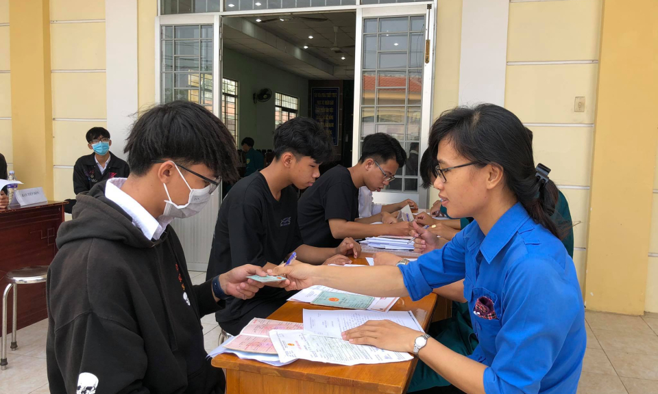 Bến Lức: Đăng ký nghĩa vụ quân sự lần đầu cho nam công dân đủ 17 tuổi