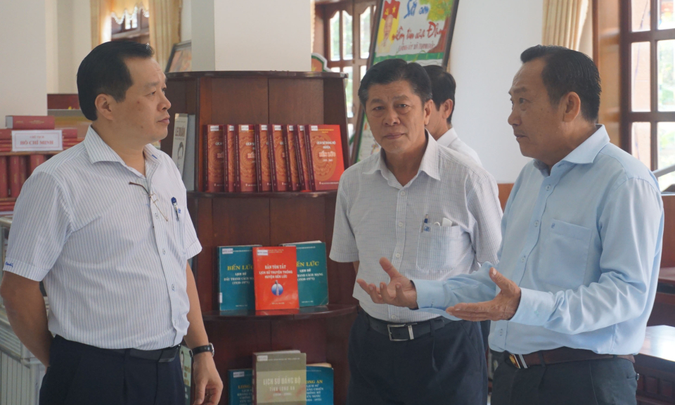 Kiểm tra tình hình thực hiện văn bản quy phạm pháp luật, các Chương trình, Đề án trong lĩnh vực thư viện tại huyện Bến Lức