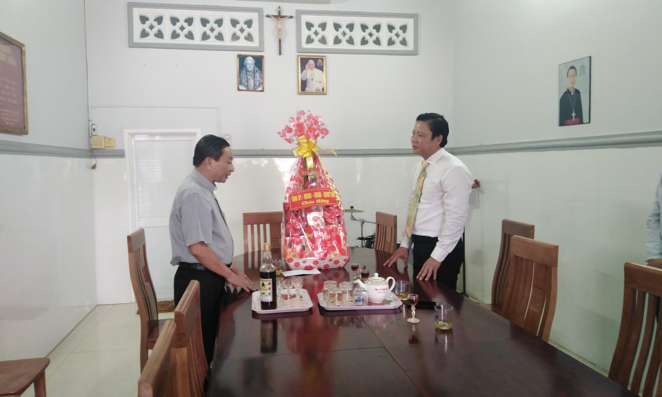 Phó Chủ tịch UBND tỉnh-Phạm Tấn Hòa chúc mừng lễ phục sinh tại Giáo xứ Hiệp Hòa