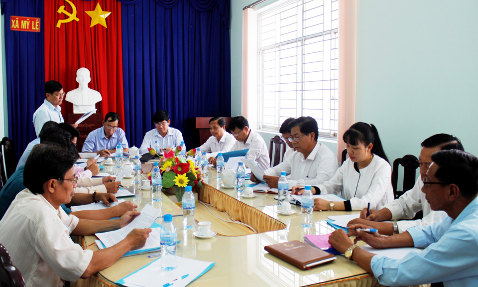 Bí thư Huyện ủy Cần Đước kiểm tra công tác chuẩn bị bầu cử tại xã Mỹ Lệ