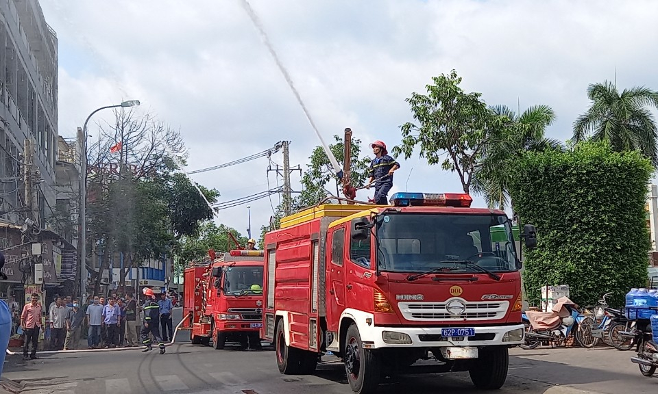 TP Tân An: Diễn tập công tác Phòng cháy chữa cháy, cứu hộ mùa nắng nóng