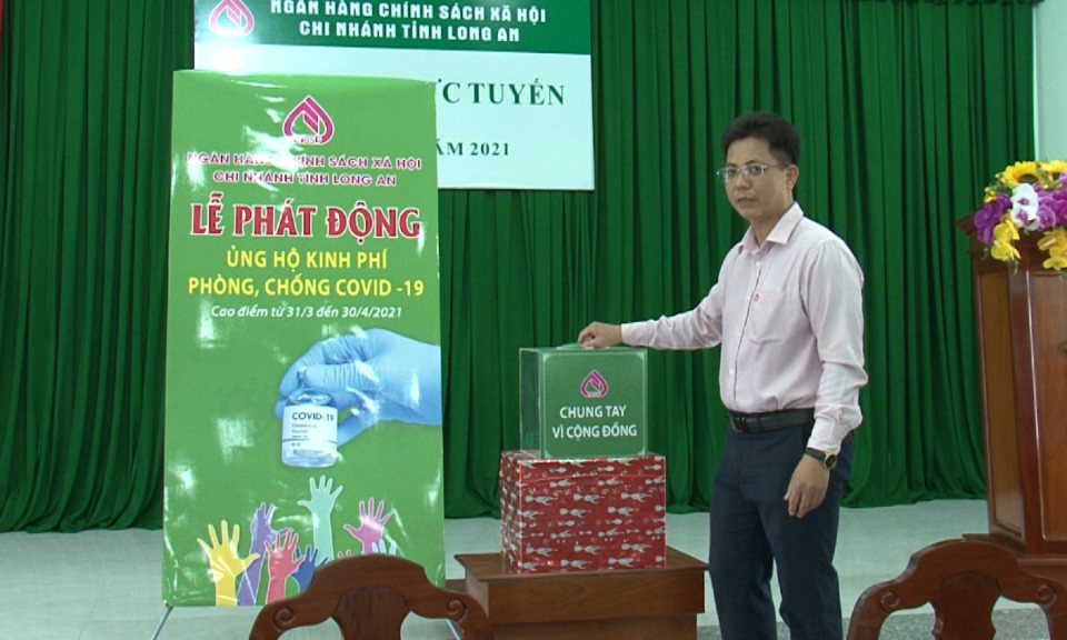 Ngân hàng chính sách xã hội Chi nhánh tỉnh Long An ủng hộ kinh phí phòng, chống Covid-19