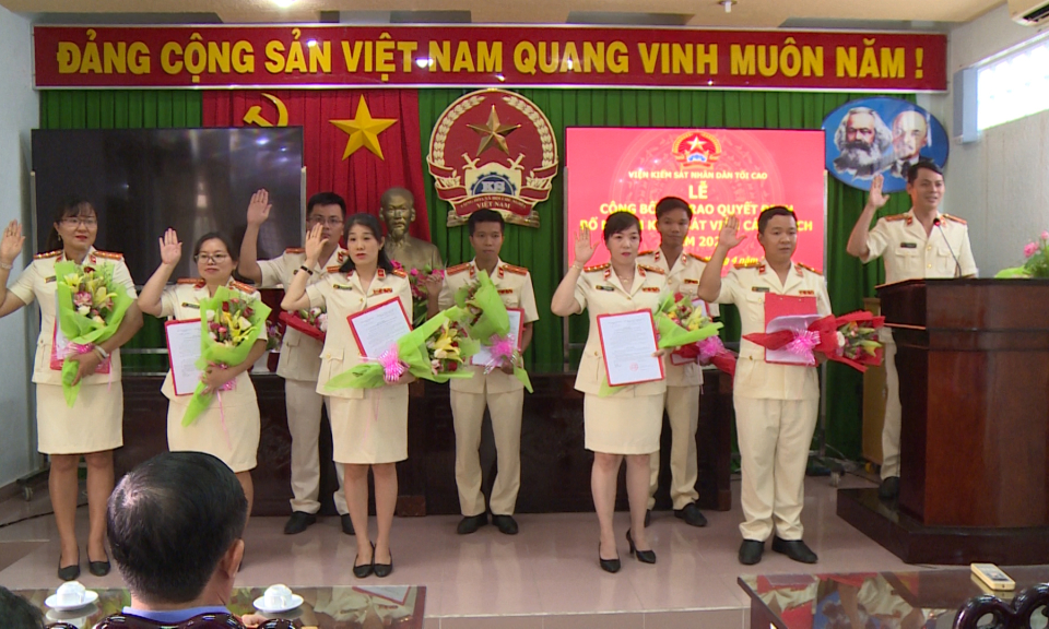 Viện kiểm sát nhân dân tỉnh trao quyết định bổ nhiệm Kiểm sát viên các ngạch năm 2021