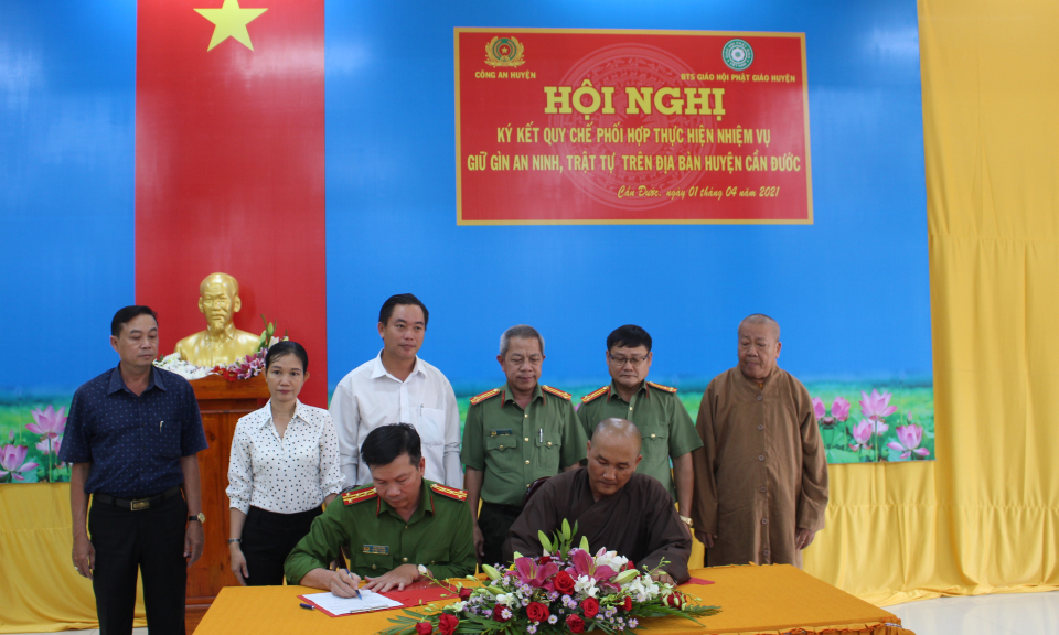 Công an huyện Cần Đước ký kết Quy chế phối hợp với Ban Trị sự Giáo hội Phật giáo