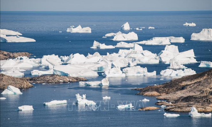 Đảo băng Greenland đang trở nên tối hơn và ấm hơn