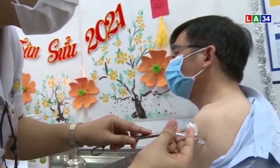 Những phóng viên đầu tiên ở Long An được trang bị &#8220;áo giáp&#8221; chống Covid-19