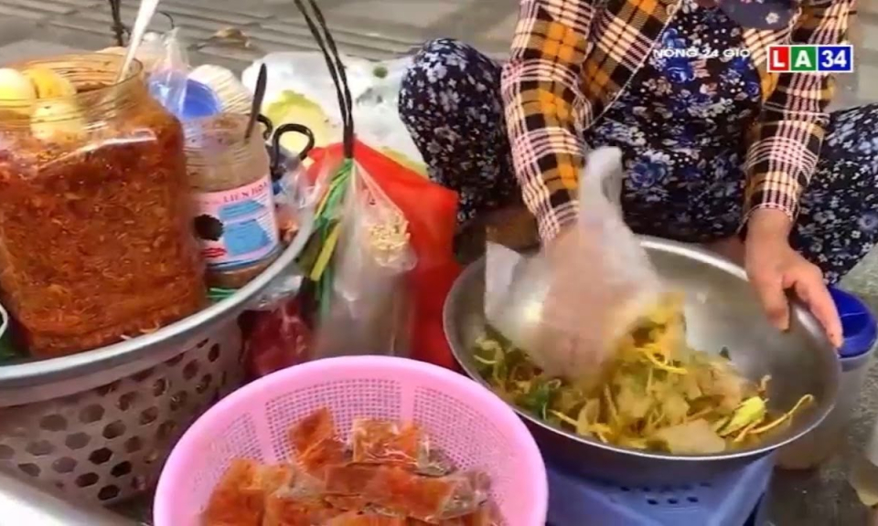 Bánh tráng trộn vỉa hè, cẩn trọng coi chừng rước bệnh