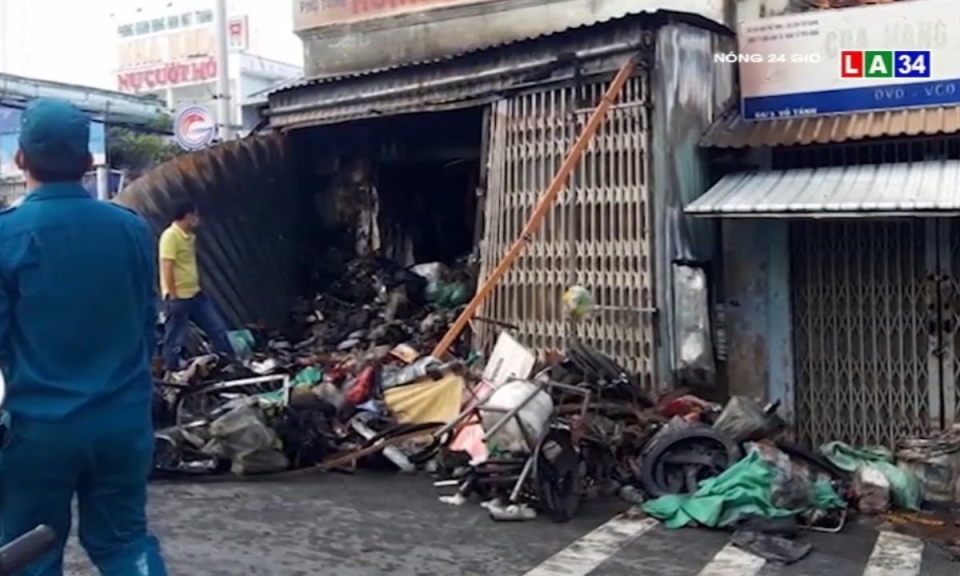 &#8220;Bà hỏa&#8221; ghé cửa hàng phụ tùng xe, nhiều tiểu thương hoảng loạn