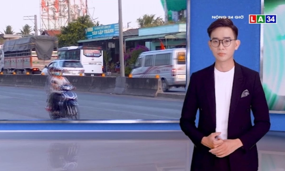 Người dân bức xúc xe khách lưu thông trên làn dừng khẩn cấp và đỗ không đúng quy định