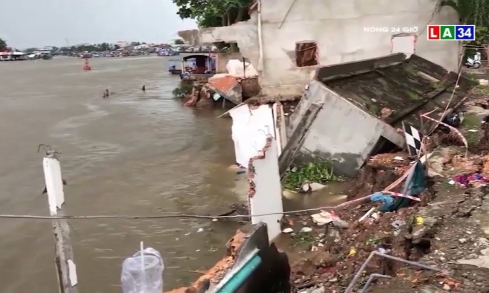 Cần Thơ: Sau tiếng động lạ, nhà dân bị đổ sập xuống sông