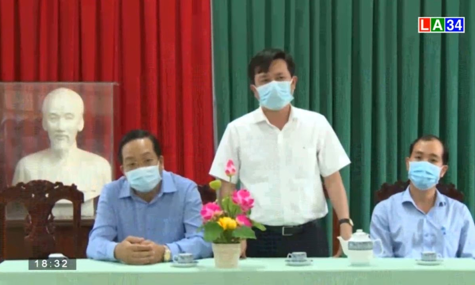 Lãnh đạo tỉnh Long An thăm các lực lượng phòng, chống dịch tại Mộc Hóa và Kiến Tường