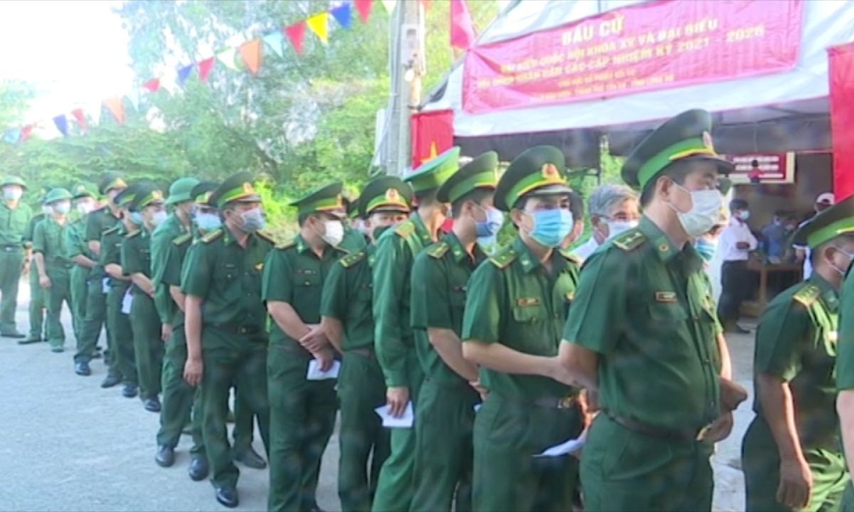 Cử tri Bộ đội biên phòng, bà con vùng biên giới nô nức tham gia ngày hội toàn dân