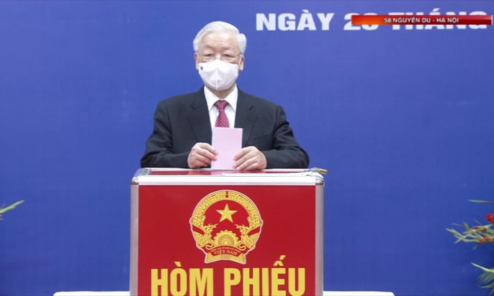 Tổng Bí thư Nguyễn Phú Trọng bỏ phiếu bầu cử tại quận Hai Bà Trưng &#8211; Hà Nội