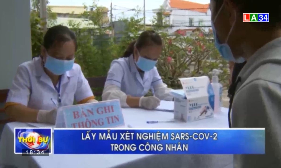 Long An: Lấy mẫu xét nghiệm SARS-CoV-2 trong công nhân
