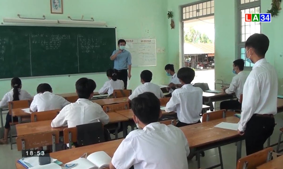 Học sinh lớp 9 ôn tập tại trường đảm bảo phòng, chống dịch