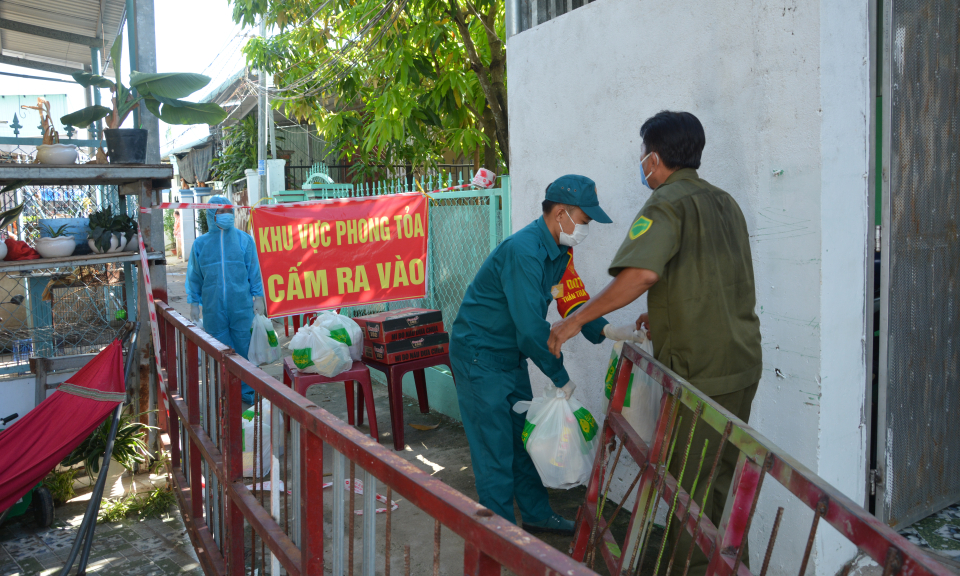 Cần Giuộc: Hỗ trợ nhu yếu phẩm khu cách ly y tế