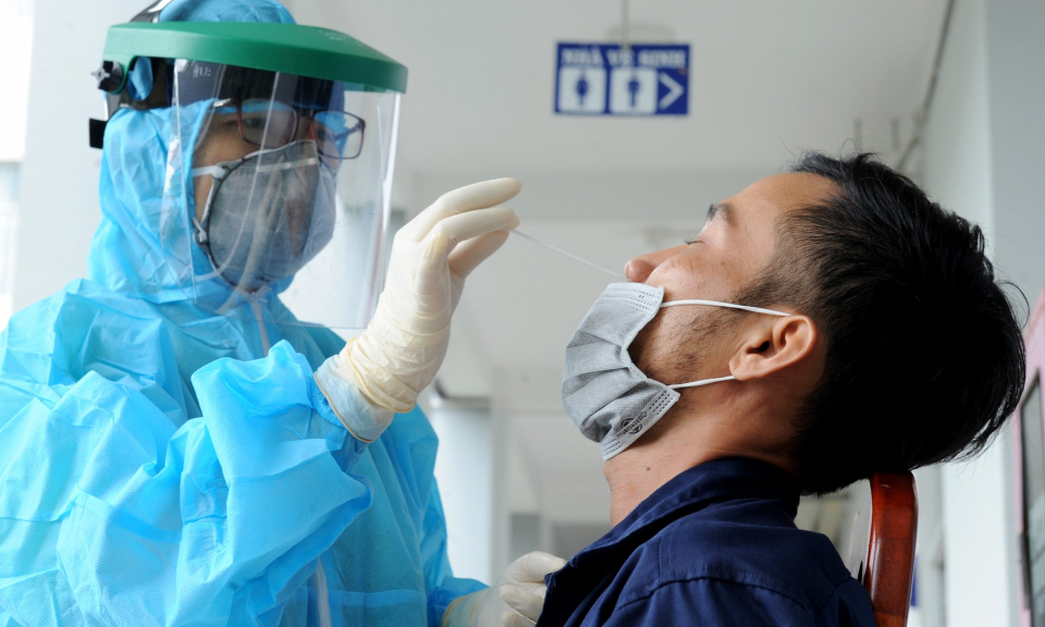 Long An: chuẩn bị sinh phẩm, huy động cán bộ y tế về hưu tham gia xét nghiệm