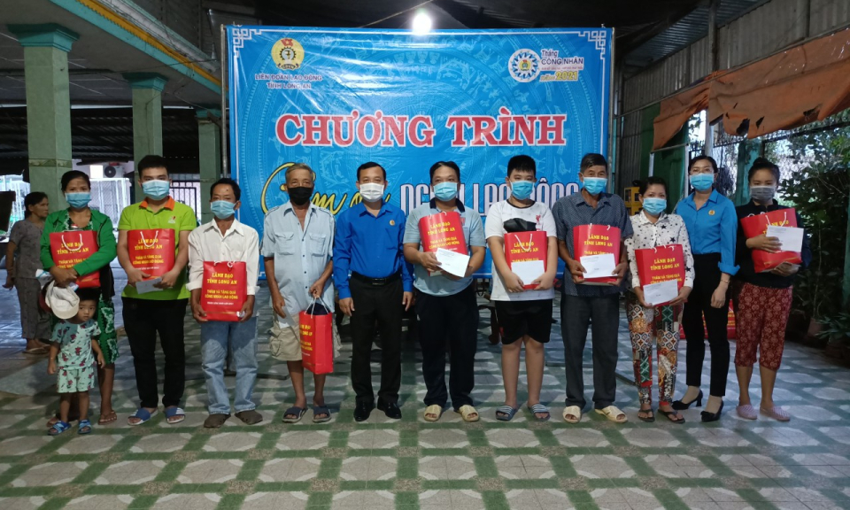 Liên đoàn lao động tỉnh &#8220;Cảm ơn người lao động&#8221; tại Đức Hòa