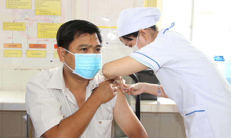 Kiểm tra công tác phòng chống dịch Covid-19 tại Thủ Thừa