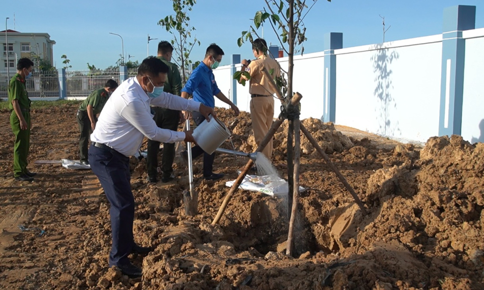 Mộc Hóa: Phát động trồng cây &#8220;Đời đời nhớ ơn Bác Hồ&#8221;