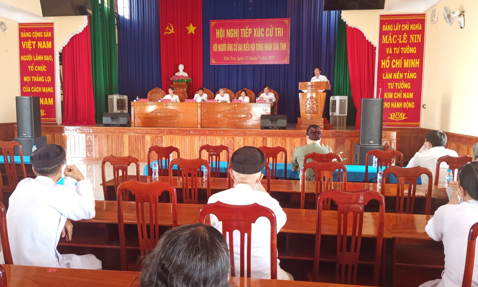 Cử tri huyện Tân Trụ kiến nghị nhiều vấn đề bức xúc đến các ứng cử viên đại biểu HĐND tỉnh