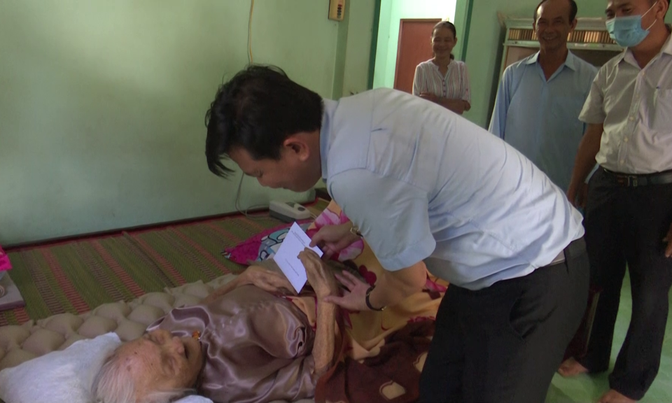 Phó Bí thư Thường trực Tỉnh ủy – Nguyễn Thanh Hải viếng các khu di tích lịch sử tại Tân Trụ