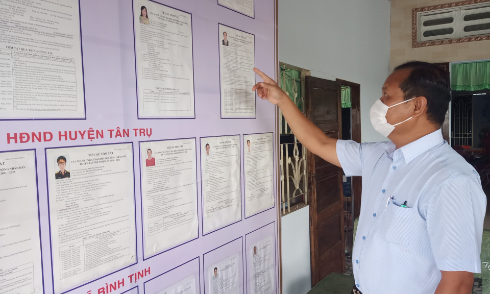 Lãnh đạo huyện Tân Trụ kiểm tra công tác chuẩn bị bầu cử