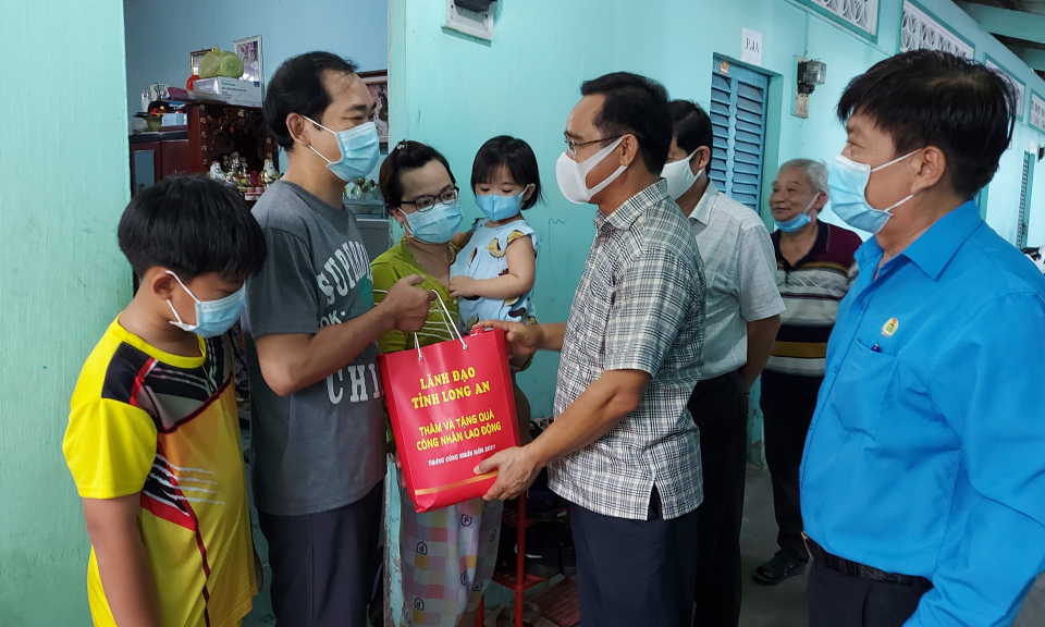 Bến Lức, Đức Hòa : Chương trình “Cảm ơn người lao động”
