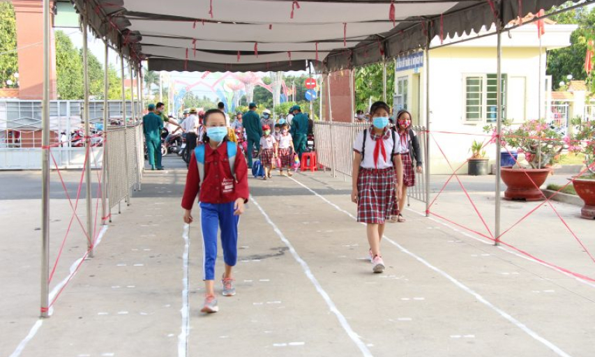 Long An cho học sinh tạm dừng đến trường từ 17-5, trừ lớp 9 và lớp 12