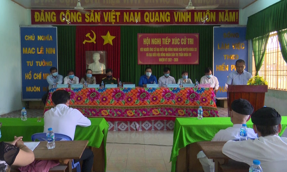 Ứng cử viên đại biểu Quốc hội khóa XV tiếp xúc cử tri Tân Trụ